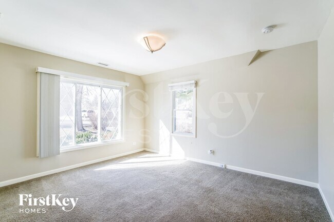 Building Photo - 123 Fairlawn Dr