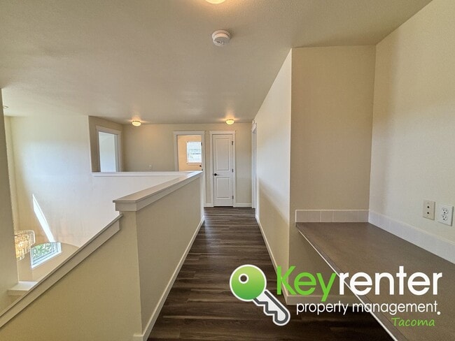 Building Photo - Newly Updated 5-Bedroom Home in Quiet Span...