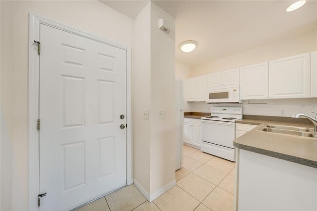 Building Photo - 2061 Willow Hammock Cir
