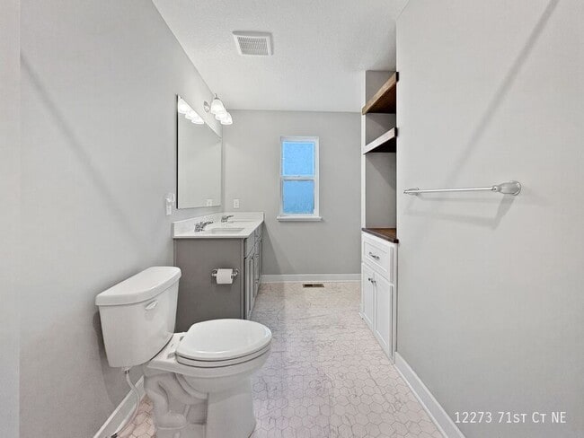 Building Photo - 12273 71st Ct NE