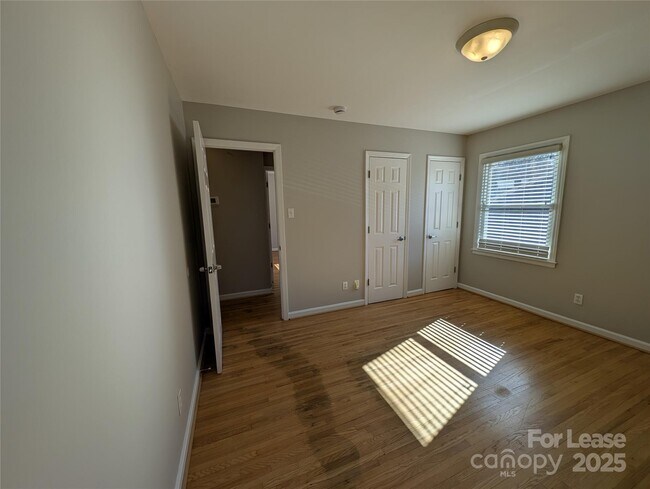 Building Photo - 3331 Donovan Pl