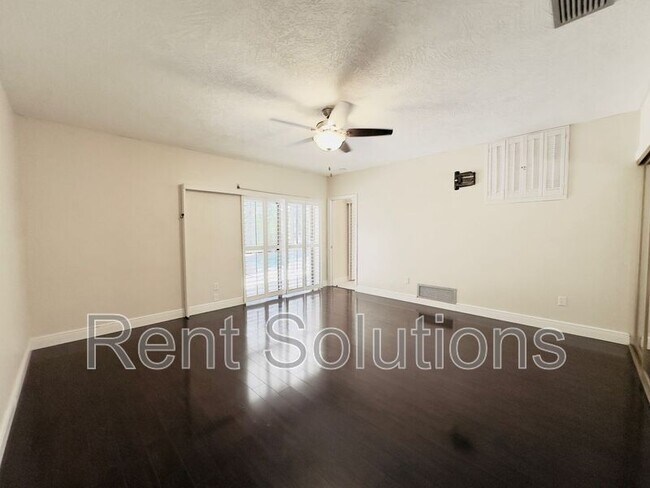 Building Photo - 3015 Tall Pine Dr