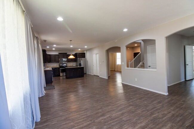 Building Photo - A BEND HOME FOR PEOPLE AND PETS!