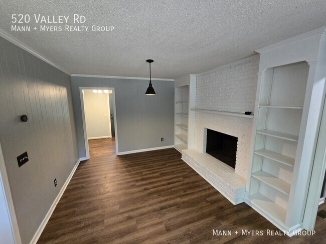 Building Photo - 520 Valley Rd