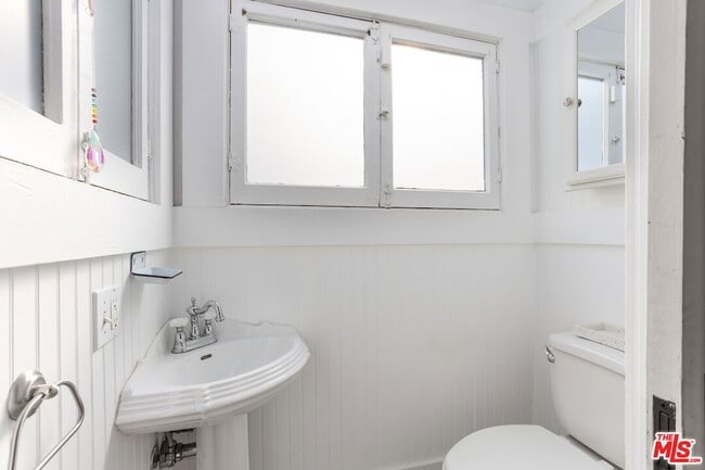 Building Photo - 3438 4th Ave