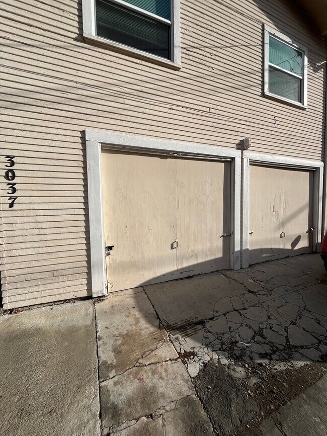 Building Photo - PERFECTLY LOCATED STUDIO IN DOWNTOWN SOUTH PARK WITH GARAGE! ONLY $1,595/mo!