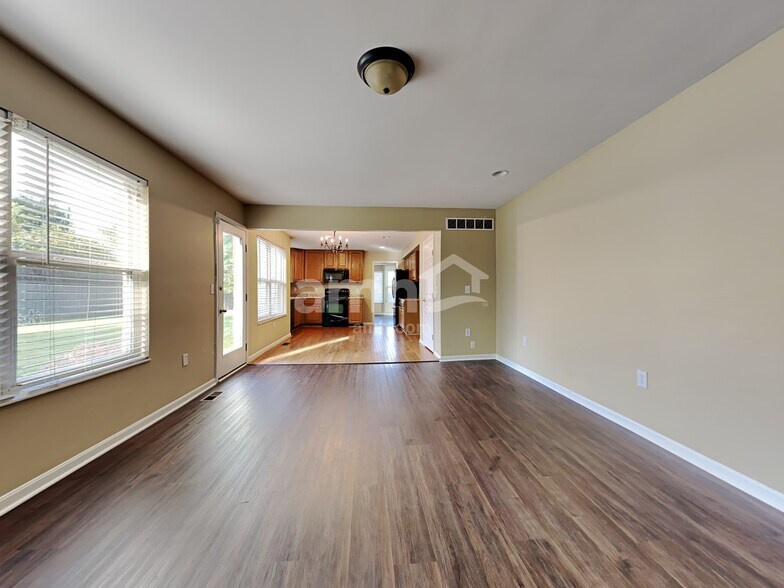 Building Photo - 823 Wingate Dr