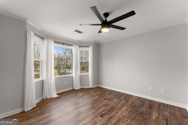 Building Photo - 2160 Robin Hood Trail