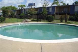 Pool - Bender Creek Apartments (EPMTx)