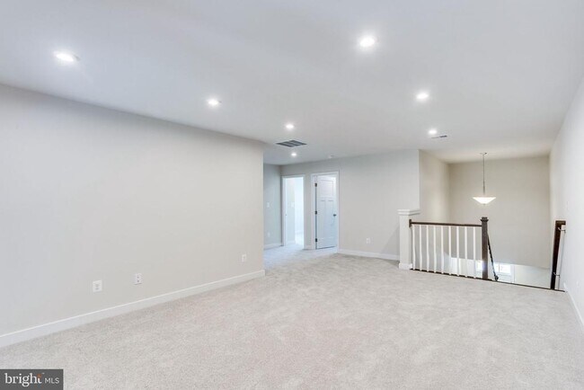 Building Photo - 2183 Hemlock Bay Rd