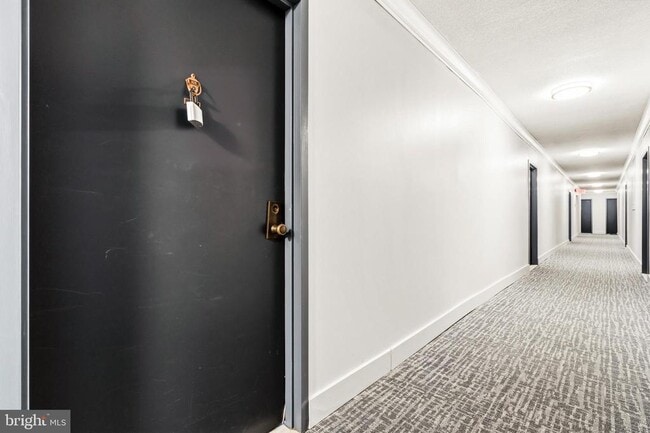 Building Photo - 2059 Huntington Ave
