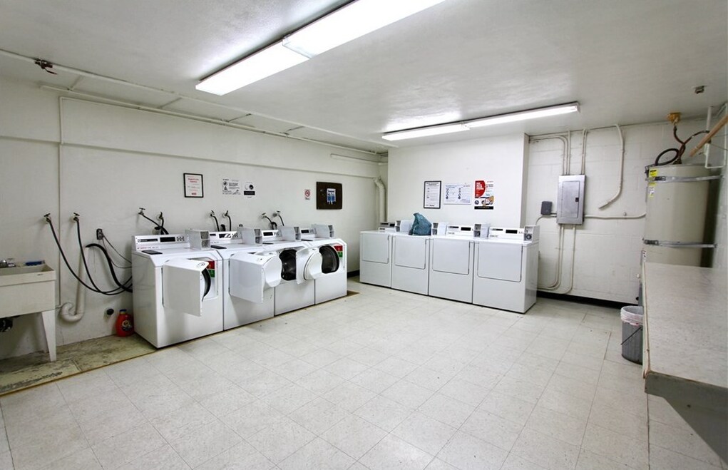 Building Photo - 902 Camino Real