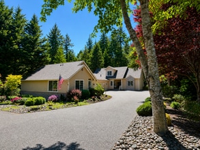 Building Photo - 6844 McCormick Woods Dr SW