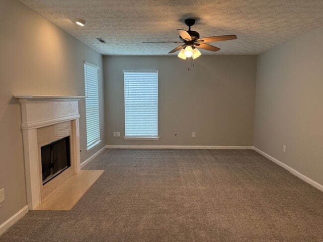 Building Photo - BEAUTIFUL 4BR / 2.5BATH IN HAMPTON!
