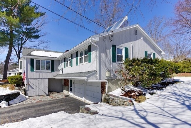 Building Photo - 39 Locust St