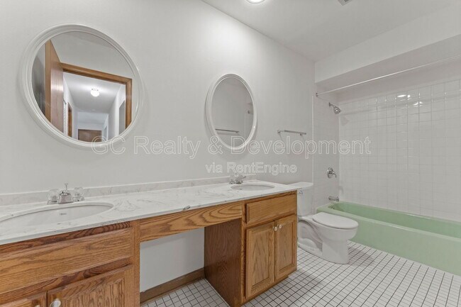 Building Photo - 515-25 N Highview Ave