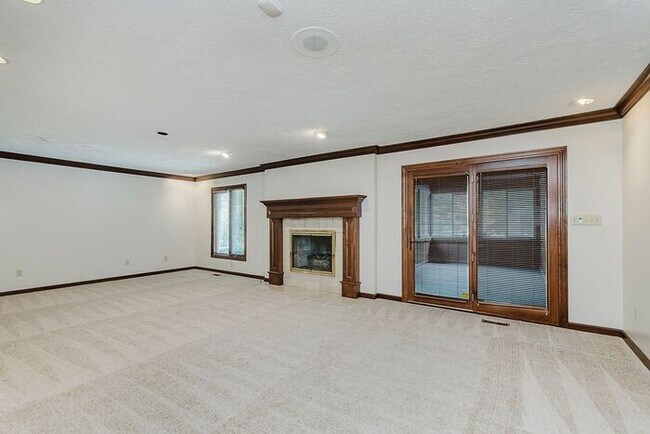 Building Photo - Large Executive Home in Carmel Schools