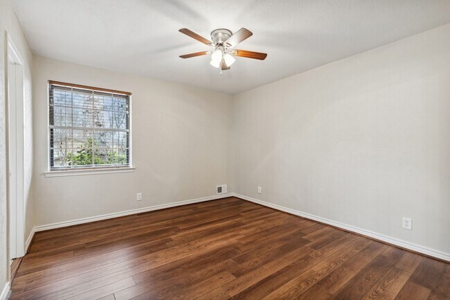 Building Photo - 9611 Meadowhill Dr