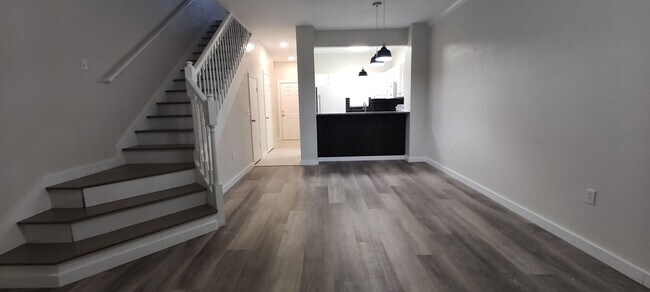 Building Photo - 1 Bed / 1.5 Bath – Magnolia Place