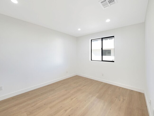 Building Photo - 1856 Redondo Blvd