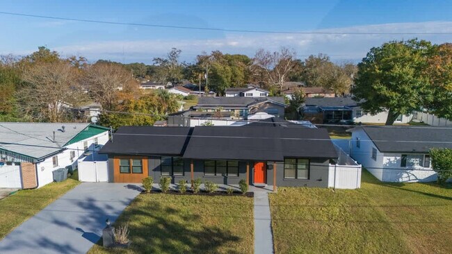 Building Photo - 3215 Crosby Ln