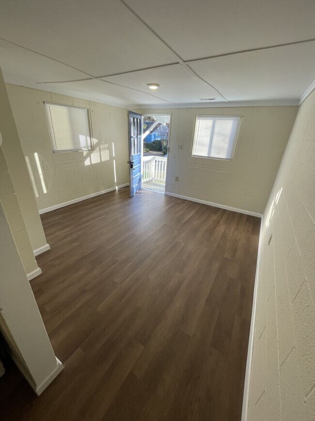 Building Photo - 1 Bedroom 1 Bathroom