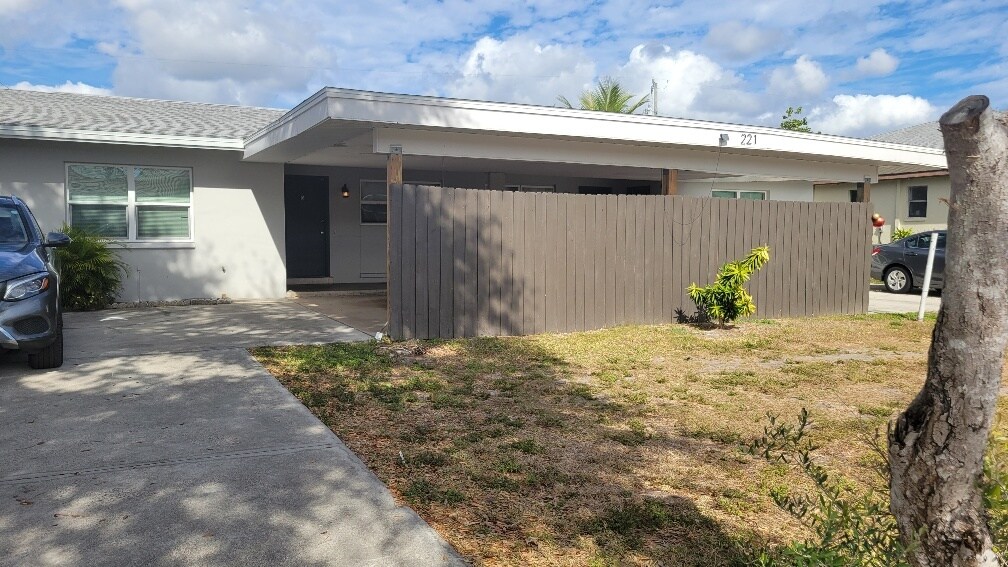 Building Photo - 221 Cape Coral Pky E