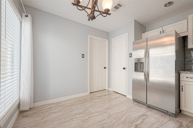 Building Photo - 13322 Pantano Dr