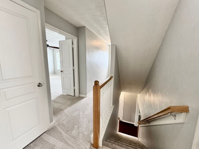 Building Photo - 5 Bedroom Ready NOW! Pet Friendly, Community Pool, Clubhouse, Fitness Center, Kayak Launch, Playg...