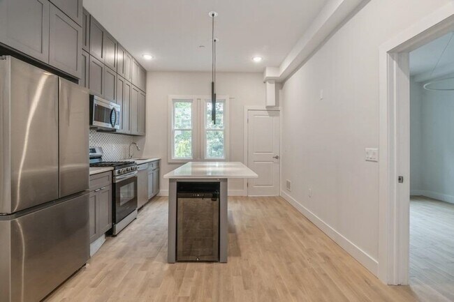 Building Photo - 543 Palisade Ave