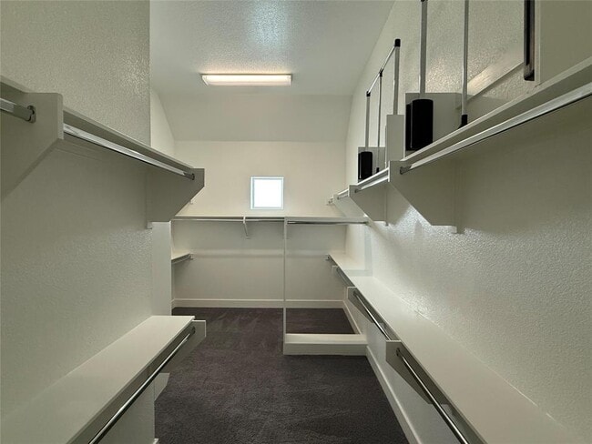 Building Photo - 6117 Seville Dr
