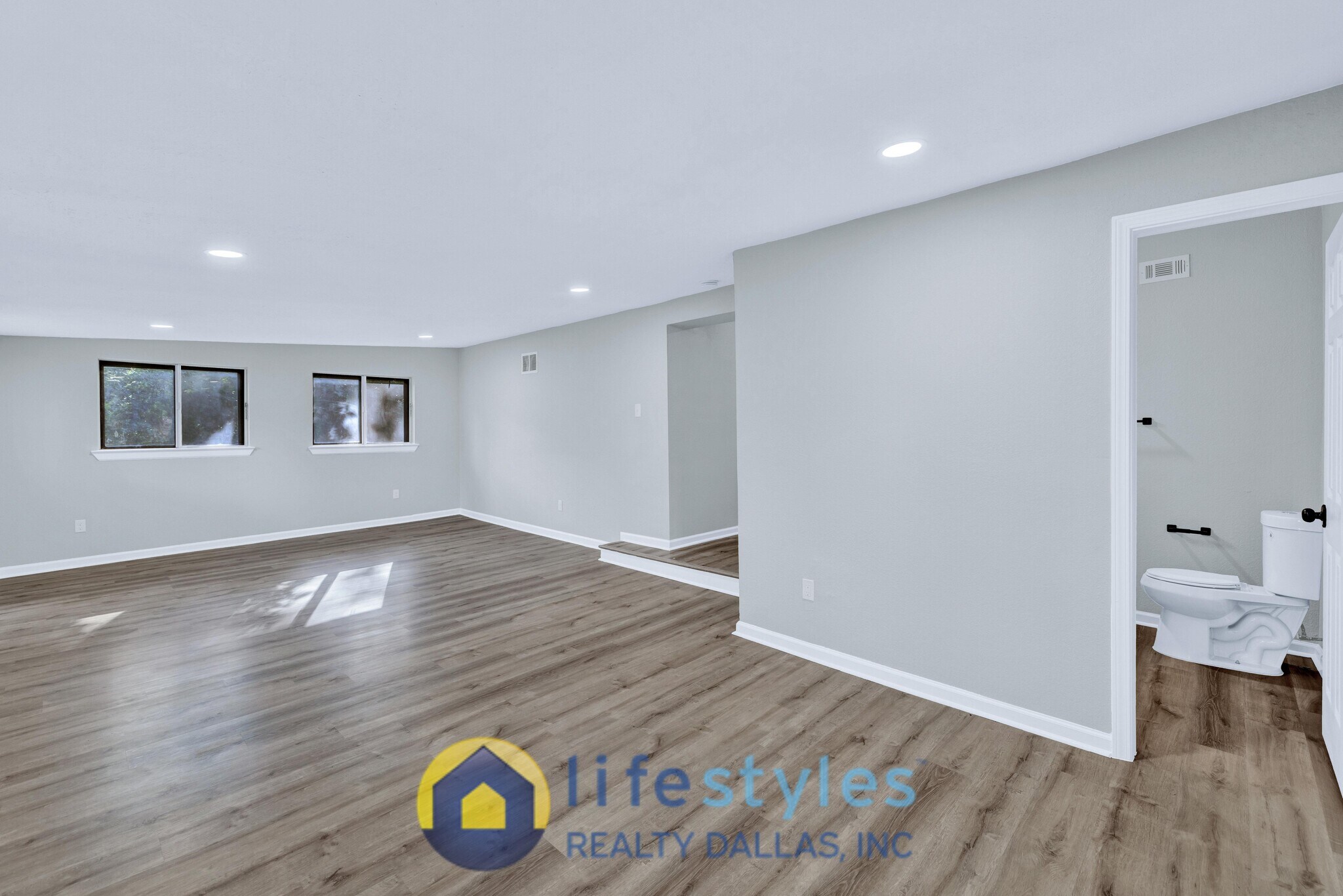 Building Photo - 520 Harlem Ave