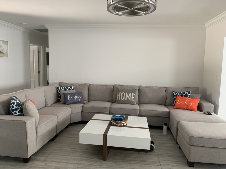 Building Photo - 5330 Bayshore Ave