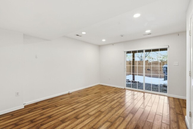 Building Photo - Unbeatable location near Lake Ridge Park and Marina, offering boating, fishing, wildlife and bird...