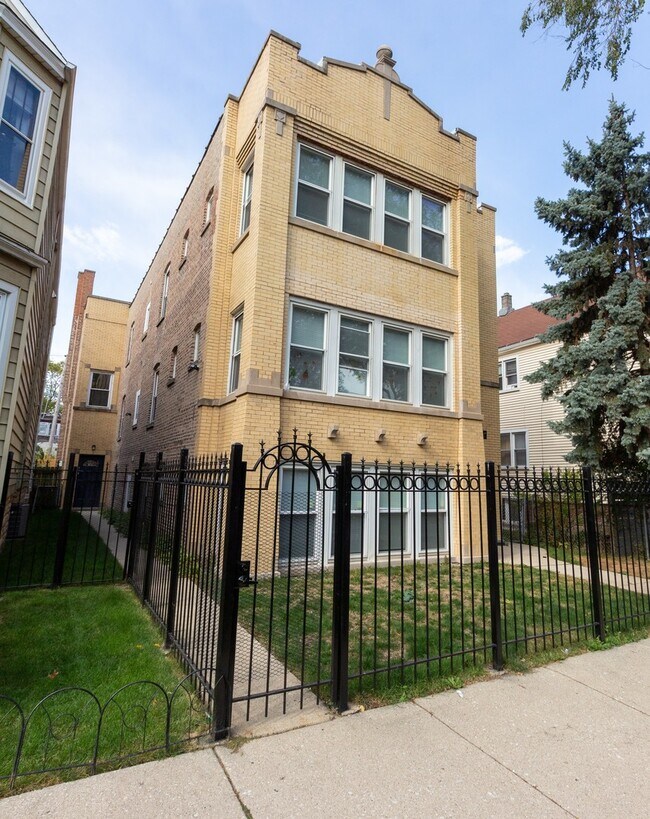 Building Photo - 2620 N Springfield Ave