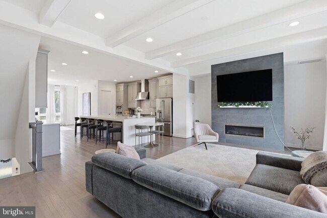 Building Photo - 20246 Northpark Dr