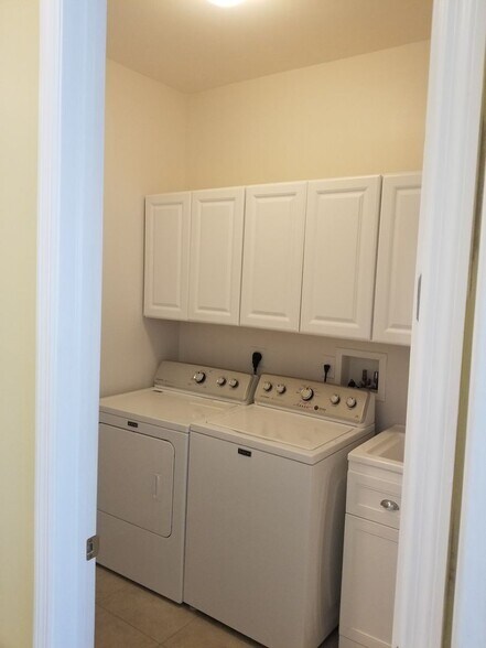Building Photo - Celebration Cape - Gated Community - 3/2+Den/2 car garage