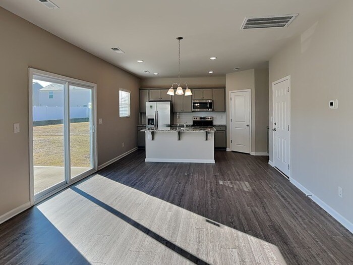 Building Photo - 708 Point Andrews Dr SW