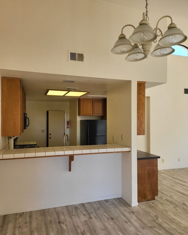 Building Photo - View 2bed 2.5bath, 3 Balconies, 2 Car Garage, pool in Tierrasanta!
