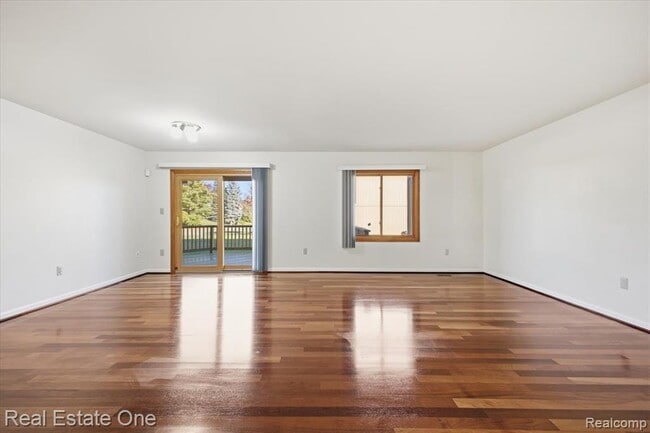 Building Photo - 2251 Crystal Dr