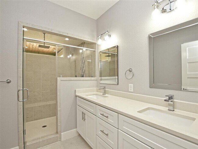 Building Photo - 1130 Lott Ave