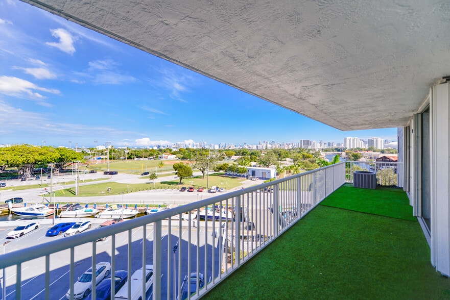 Building Photo - 1800 NW 24th Ave