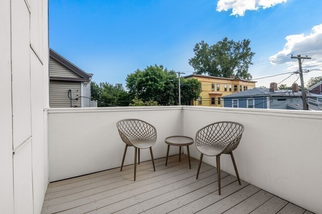 Building Photo - 161 Auburn St