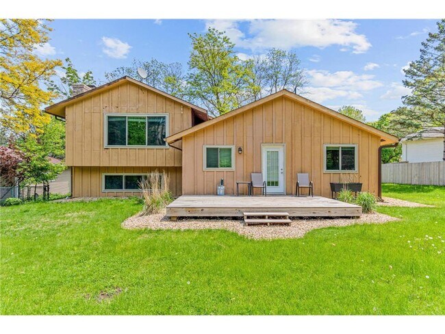 Building Photo - 1716 Evergreen Dr