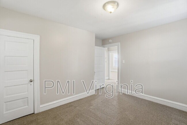 Building Photo - 630 W 36th St