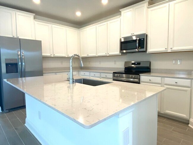 Building Photo - Beautiful 4 Bedroom Home in Wexford Reserve!