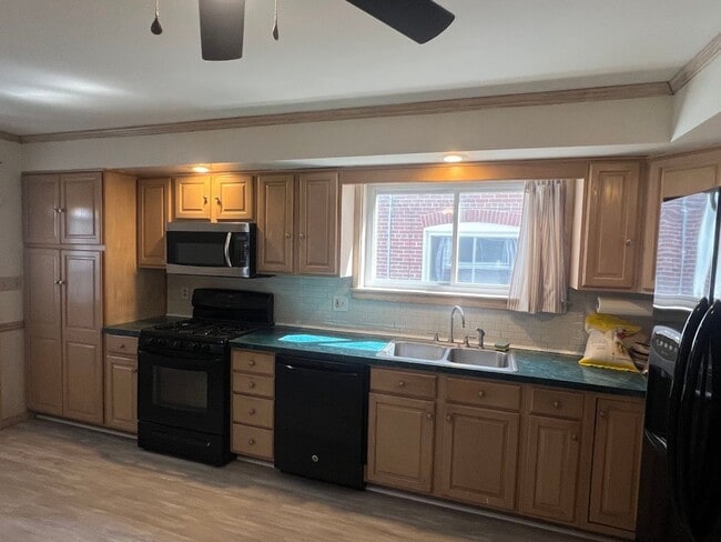 Building Photo - Charming Home in Wilson School District