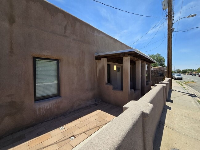 Building Photo - 1708 Paseo De Peralta