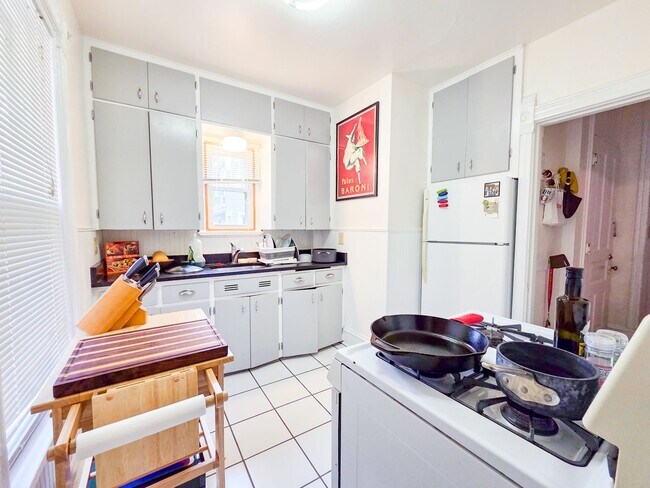 Building Photo - 1335 Rutledge St