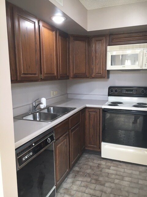 Building Photo - 123 N Locust St